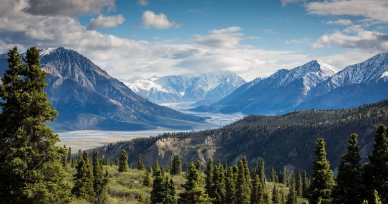 9 Wisata Garut Terbaik: Dari Gunung hingga Pantai Selatan